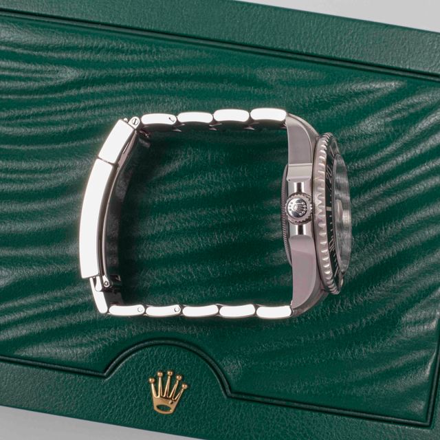 Rolex Sea-Dweller 126600 Image 2